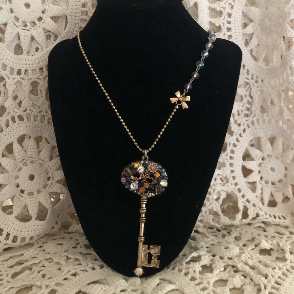 NWOT Vintage Betsey Johnson Gold Adorned Key Pendant Necklace